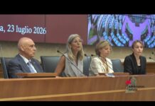 Salute: presentata la proposta di legge contro schermi e device sotto i 3 anni