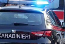Si getta in auto con la moglie nel porto di Cattolica durante una lite, coppia salvata dai passanti