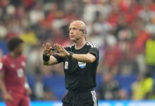 Si ritira l’arbitro Taylor ‘incubo dei romanisti’: “Pressione intensa e attenzione costante”