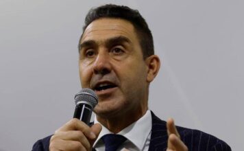 Sondaggio politico, Vannacci supera Forza Italia e Fratelli d’Italia cala