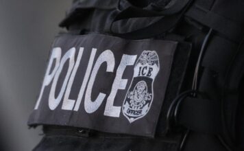 Sparatoria con agenti Ice nel Maine: uccisa una persona