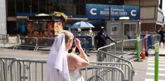 Taylor Swift e Travis Kelce sono marito e moglie, al Madison Square Garden il sì più glam dell’anno