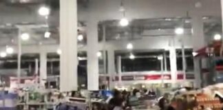 Terremoto Giappone, il negozio trema per la scossa