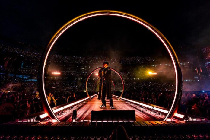 The Weeknd, la prima notte a San Siro è un’odissea nel pop futuristico