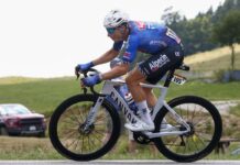 Tour de France, Philipsen vince la 17/a tappa a Pogacar sempre in maglia gialla