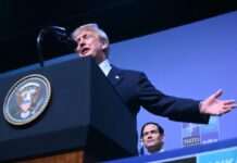 Trump show a vertice Nato ad Ankara, dopo gli attacchi è “immenso amore” con gli alleati