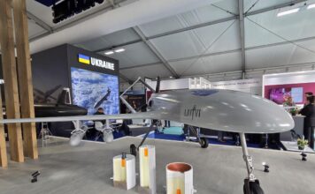 Ucraina, la guerra dei droni: “Ogni tre mesi cambiamo tecnologie per sfuggire ai russi”