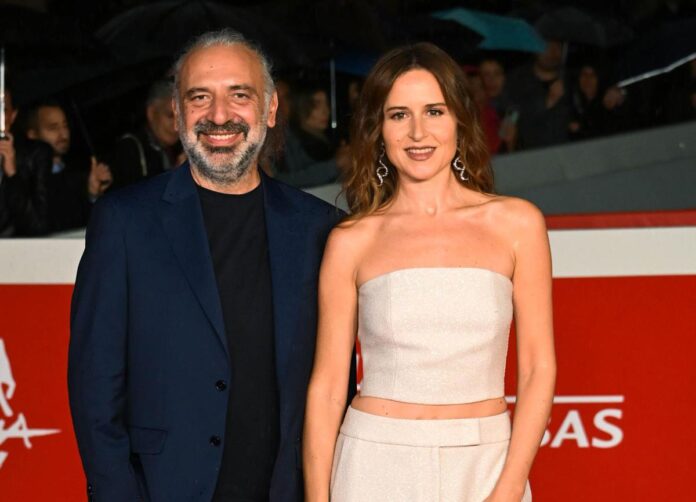 ‘Via dei Matti n.0’ tornerà nel 2027, l’annuncio di Rai con Stefano Bollani e Valentina Cenni