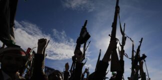 Yemen, leader Houthi minaccia attacchi a siti petroliferi sauditi e aeroporto Riad