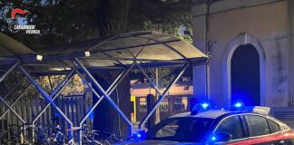 Accordo sui social per acquistare vestiti, poi il furto: denunciato un minorenne a Schio furto stazione Schio