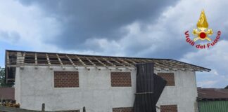 Maltempo nel vicentino, danni da forti raffiche di vento. Edifici scoperchiati sull’Altopiano gallio tetto divelto raffiche di vento maltempo vicentino