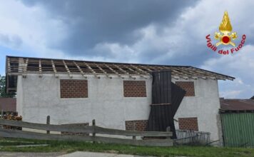 Maltempo nel vicentino, danni da forti raffiche di vento. Edifici scoperchiati sull’Altopiano gallio tetto divelto raffiche di vento maltempo vicentino