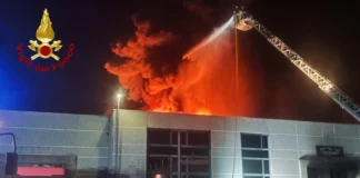 Incendio azienda del sindaco di Malo, Moreno Marsetti: la solidarietà del Governatore Stefani incendio sindaco malo moreno marsetti isola vicentina