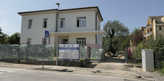 Progetto di co-housing sociale in ex scuola di Debba a Vicenza: proseguono lavori vicenza ex scuola debba edificio co-housing lavori in corso