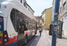 Trasporto pubblico, Vicenza a un bivio trasporto pubblico a Vicenza, fermata autobus
