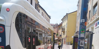 Trasporto pubblico, Vicenza a un bivio trasporto pubblico a Vicenza, fermata autobus