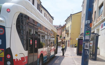 Trasporto pubblico, Vicenza a un bivio trasporto pubblico a Vicenza, fermata autobus