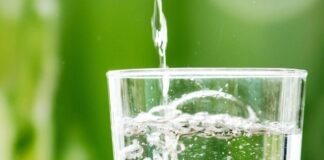 Acqua somministrata in bar e ristoranti, irregolare oltre un locale su due: i controlli dei Nas