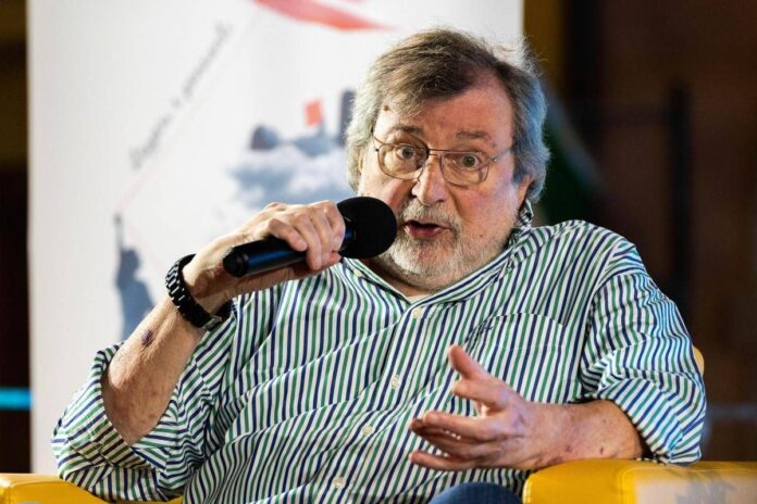 Addio Guccini, l’Italia lo ricorda così. Fazio: “Dolore grande, si porta via un pezzo della nostra vita”