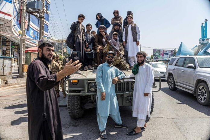 Afghanistan, cinque anni fa cadeva Kabul: la ‘pace’ dei Talebani in un’emergenza senza fine