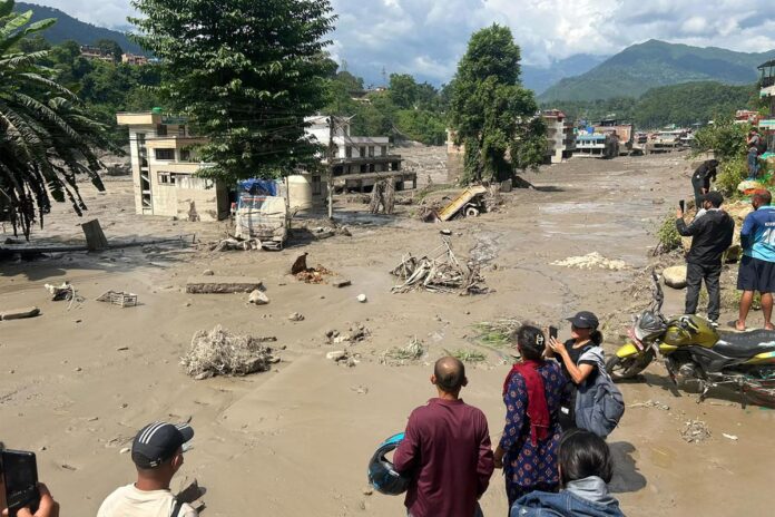 Alluvione in Nepal, l’alpinista Da Polenza: “Il crollo del ghiacciaio mi ha ricordato la forza del Vajont”