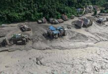 Alluvione in Nepal, l’italiano tratto in salvo: “In pullman a 20 metri dal disastro, un’onda gigantesca di fango e detriti, poi il boato”