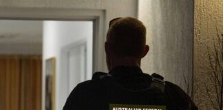 Australia, allarme per corpo in una valigia… ma era una bambola sexy
