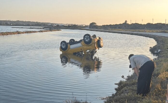 Auto si ribalta e si inabissa in un canale a Formentera: carabinieri in vacanza salvano 30enne che stava per annegare