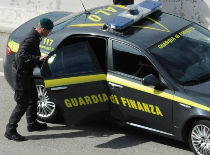 Bari, francese arrestato al porto: trasportava 3 missili da guerra su un furgone