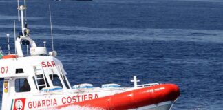 Barletta, fa il bagno in mare di sera e ha un malore in acqua: morto 69enne