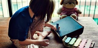 Batterie a bottone, allarme per i bambini: nel 2026 il triplo dei casi rispetto allo scorso anno