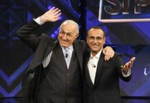 Baudo, Conti ricorda il grande conduttore: “Lui è la tv, indimenticabili i suoi abbracci paterni”