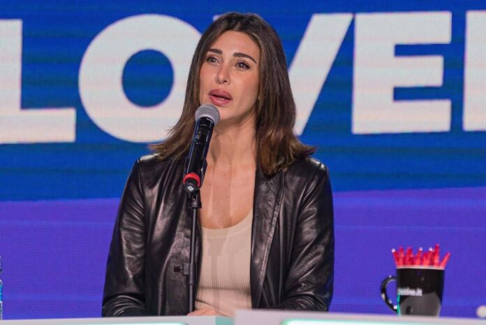 Belen Rodriguez attacca dopo vacanza in Sardegna: “Un bel vaffa…”