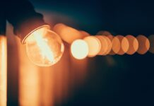 Bollette luce e gas, aumenti in vista: prezzi fino al 40% in più in autunno e inverno