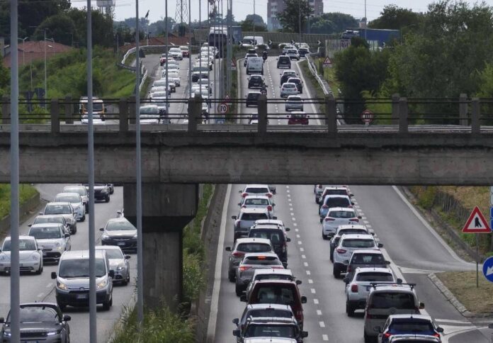 Bollo auto, Ue valuterà esenzione: “Fondi Pnrr basati sui risultati”