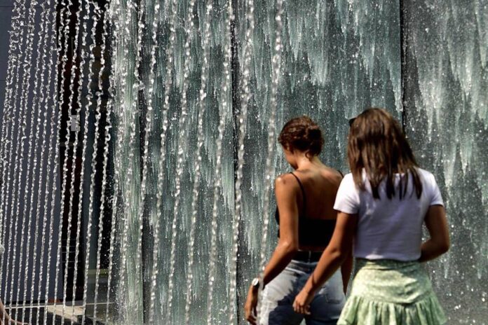Caldo record, continua l’onda rossa: 19 città in massima allerta, verso Ferragosto di fuoco