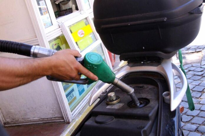 Carburante annacquato, irregolare un distributore su cinque. Pd: “Governo intervenga”. Lega: “Bene controlli Gdf”