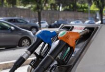 Carburanti, governo proroga sconto sulle accise fino al 5 settembre. Tensioni Fi-Lega su extraprofitti