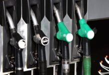 Caro carburanti, non si ferma la corsa dei prezzi: la benzina ‘sfonda’ 2 euro sulla rete stradale