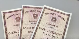 Carta d’identità cartacea, da oggi stop per l’espatrio: cosa cambia e chi deve fare la Cie