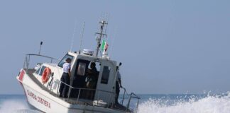 Cattolica, fermato 45enne per tentato omicidio: si era gettato in mare in auto con la moglie