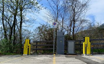 Auto elettriche, il Veneto si riempie di colonnine grazie a Poste Italiane: ecco i 91 Comuni dove puoi ricaricare Poste Italiane