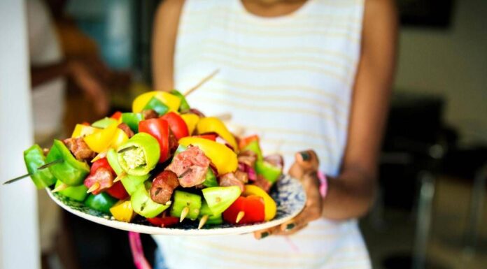 Come dimagrire senza contare le calorie e patire la fame? La lezione delle diete ‘veg’