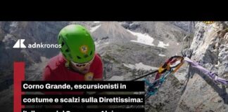 Corno Grande, escursionisti in costume e scalzi sulla Direttissima