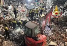 Crollo palazzina a Messina, proseguono ricerche dei tre dispersi. Malore per vigile del fuoco