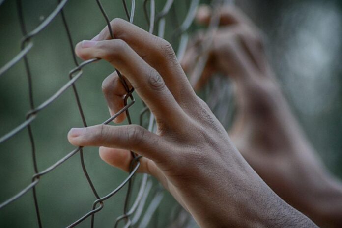 Detenuto evade dal circuito di alta sicurezza del carcere di Augusta: ricerche in corso