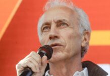 Di Battista ricoverato a Cuba, messaggio di Travaglio: “Forza ragazzo”
