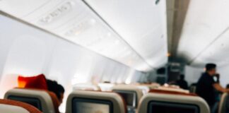 Dieci ore chiusi in aereo, il volo da incubo a Bologna a Malaga