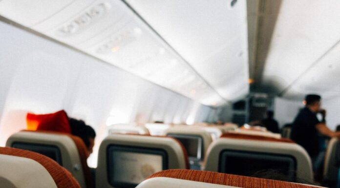 Dieci ore chiusi in aereo, il volo da incubo a Bologna a Malaga