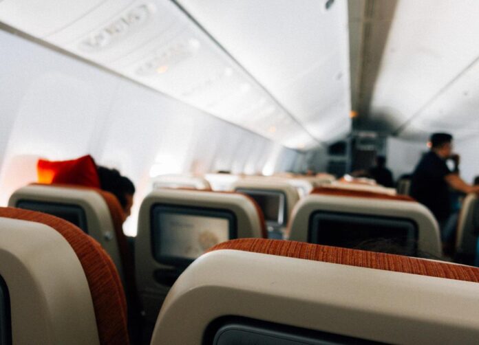 Dieci ore chiusi in aereo, il volo da incubo a Bologna a Malaga
